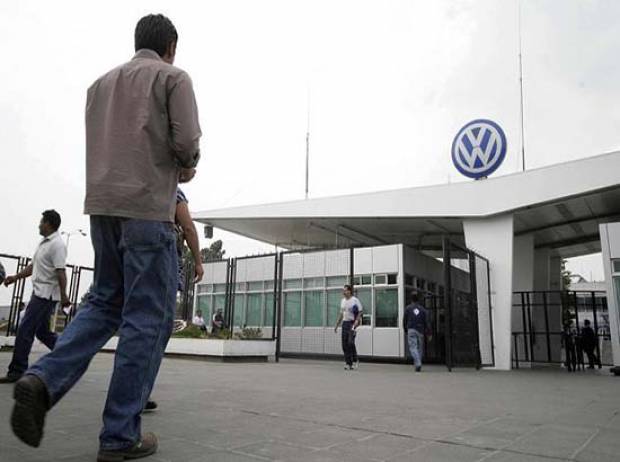 Volkswagen dice que no habrá despidos en planta de Puebla
