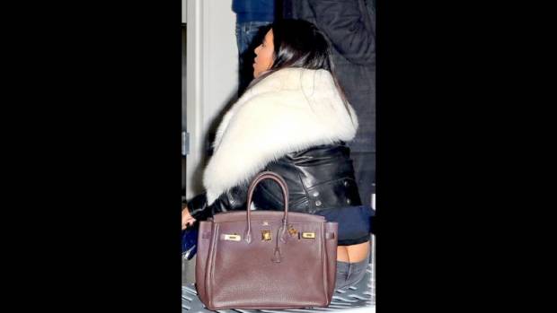 Kim Kardashian enseñó el trasero por descuido