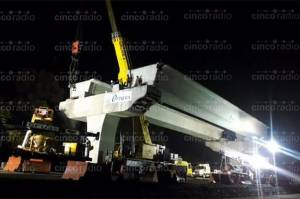 Colocan primeras “ballenas” en segundo piso de la autopista México-Puebla