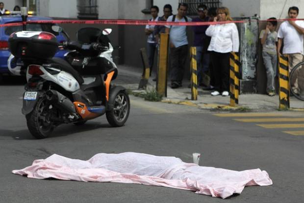 Mujer pereció arrollada por transporte público en la colonia Santiago