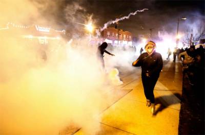 VIDEOS: Incendian Ferguson por policía que mató a negro