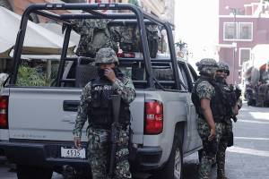 Roban vehículo y armas a dos marinos en la autopista México-Puebla