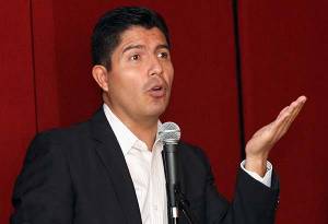 Eduardo Rivera no se descarta para la minigubernatura de 2016