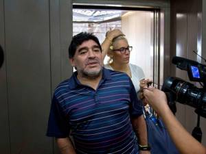 Maradona podría ir a juicio por fomentar violencia contra el fisco italiano