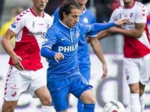Andrés Guardado y PSV Eindhoven siguen de líderes en Holanda
