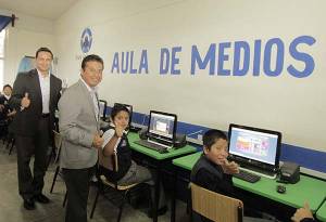 San Andrés Cholula y UNETE equipan escuelas con 22 mdp