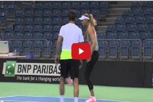 VIDEO: Maria Sharapova también domina balón de futbol