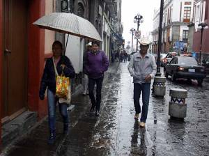 Frío y lluvias para martes y miércoles en Puebla