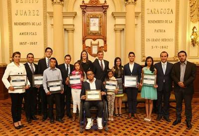 Puebla entrega Premio Municipal de la Juventud