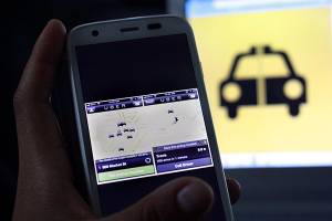 Publican esquema de regulación para Uber y Cabify en el DF
