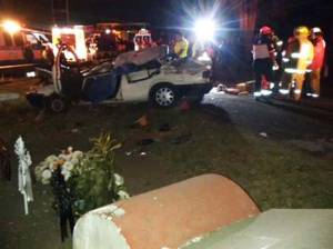 Cae automóvil de puente en la Texmelucan-Tlaxcala y sobrevive una niña; hay 3 muertos