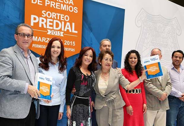 Entregan premios Sorteo Predial 2015 de Puebla Capital