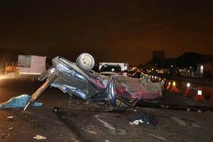 Tres muertos por volcadura de camioneta en la autopista México-Puebla
