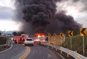Incendio en oleoducto afectó suelos en Huauchinango, Puebla
