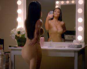 VIDEO: Kim Kardashian en sexy comercial para el Super Bowl XLIX