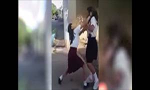 VIDEO: Niñas de secundaria golpearon a una de primaria por celos de un amigo