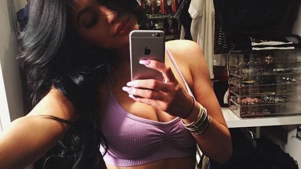 Kylie Jenner, hermana menor de Kim Kardashian, publicó selfie hot