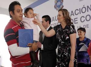 SEDIF entrega 30 convenios de mediación a familias de Puebla
