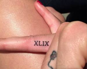 Katy Perry se tatuó para recordar el Super Bowl XLIX