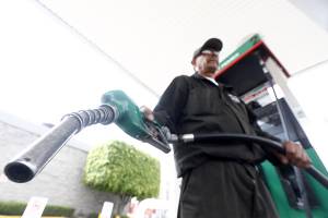 Desabasto de gasolina provoca despidos en empresas de Puebla