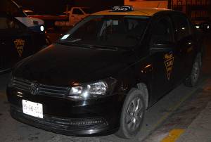 Atrapan en flagrancia a ladrones de taxis en Puebla
