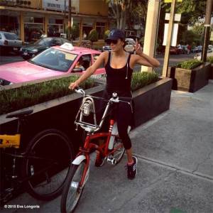 Eva Longoria paseó por el Distrito Federal en bicicleta