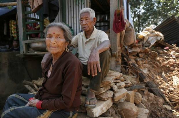 Cifra de muertos en Nepal ya rebasa las 7 mil 100 personas
