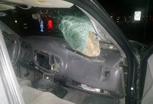 Delincuentes lanzan piedras contra autos en la Puebla-Tejocotal