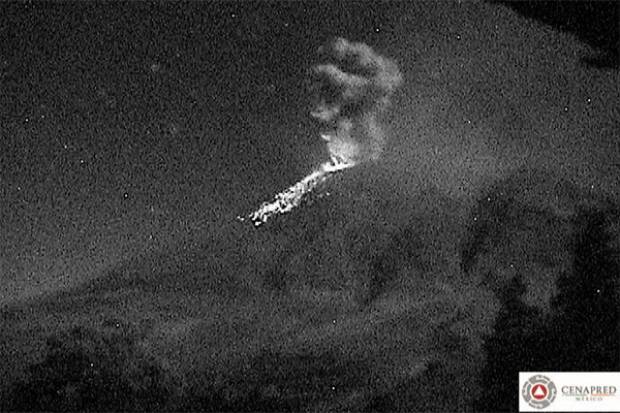 Popocatépetl lanza fragmentos incandescentes y 164 exhalaciones
