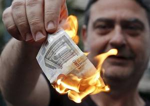 Cierran bancos en Grecia: Sólo podrán disponer de 60 euros al día