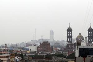 Dos canales de baja presión regresan las lluvias fuertes a Puebla