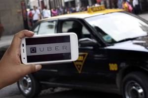 Taxistas de Puebla exigen igualdad de condiciones para competir con Uber