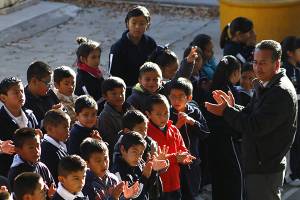 Escuelas de Puebla retornan al horario habitual con el fin del invierno