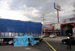 Repartidor de refaccionaria murió arrollado por camión en Cuautlancingo