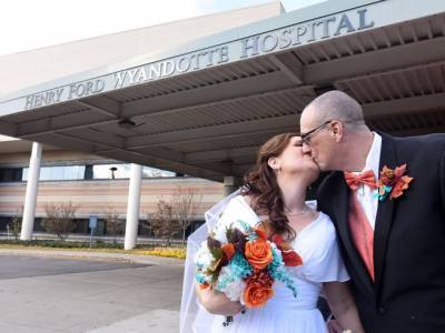 Se enamoraron en clínica de sobrepeso, bajan 172 kilos y se casan