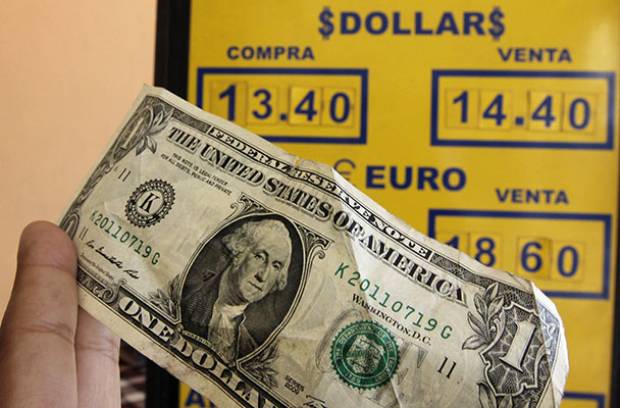 Dólar rebasa nuevamente la barrera de los 15 pesos