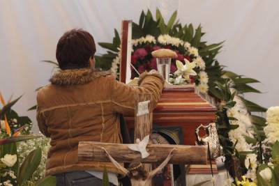 Funerarias de Puebla denuncian competencia desleal de “cajoneras”
