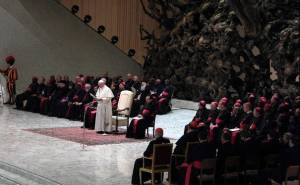 Vaticano estudia sancionar a obispos que encubrieron pederastas