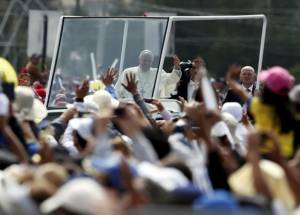 Papa se pronuncia por los pobres ante un millón de fieles en Ecuador