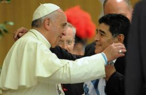 Papa Francisco recibió a Maradona en El Vaticano