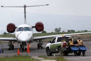 Pilotos salvan aterrizaje de emergencia en Aeropuerto de Puebla