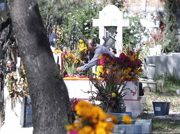 Día de Muertos: Gobierno garantiza seguridad en panteones del estado de Puebla