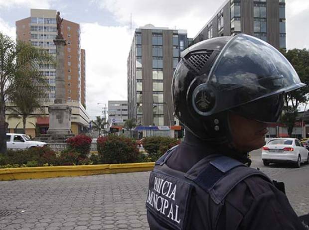 Aumentan penas para civiles que usen uniformes y equipos policíacos en Puebla