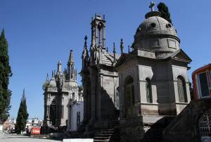 Mausoleos del siglo XIX y XX, riqueza arquitectónica del Panteón de Puebla