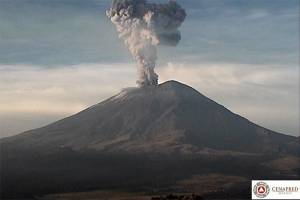 Popocatépetl retoma exhalaciones y arroja ceniza en Puebla y Edomex