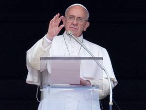 Papa Francisco pide no sólo hablar de futbol, practiquen más deportes, señala