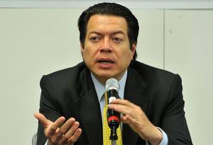 Senador Mario Delgado deja el PRD y se va a Morena