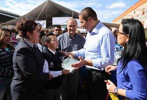 RMV entrega 3 mil tabletas y apoyos al campo en San Martín Texmelucan