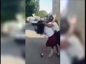 VIDEO: Alumnas de secundaria dan golpiza a una de primaria