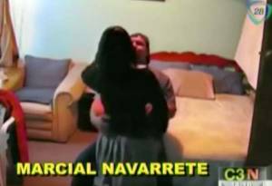 VIDEO: Captan a presunto pedófilo con 5 niñas (material sensible)